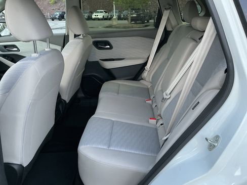 Used 2023 Nissan Rogue SV AWD/4WD image 16