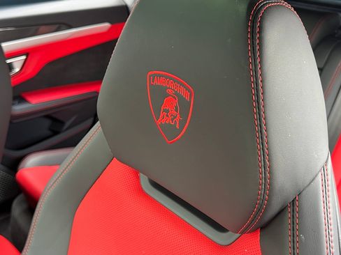 Used 2020 Lamborghini Urus AWD/4WD image 40