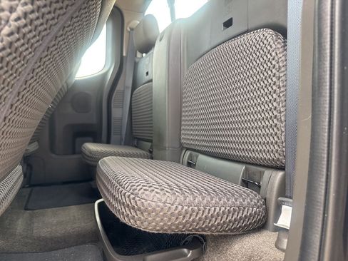 Used 2016 Nissan Frontier SV image 32