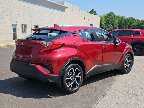 Used 2018 Toyota C-HR XLE FWD image 6