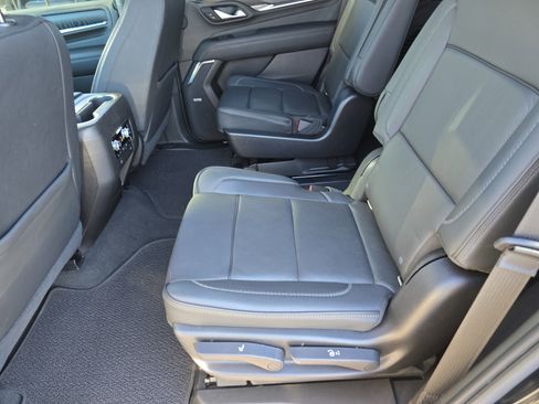 Used 2021 GMC Yukon Denali w/ Denali Premium Package image 17