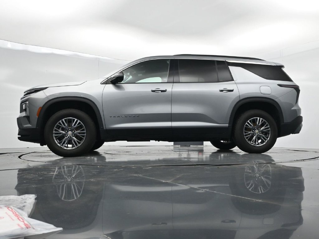 Used 2024 Chevrolet Traverse LT FWD image 29