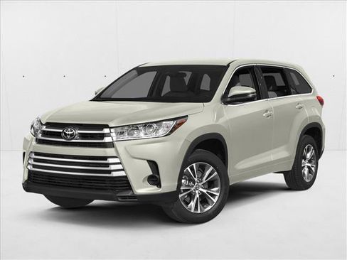 Used 2018 Toyota Highlander LE FWD image 1