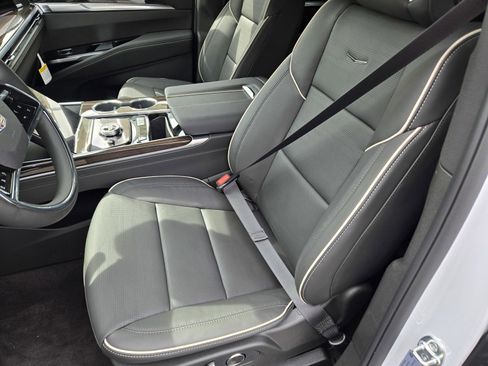 New 2026 Cadillac Escalade Luxury w/ LPO, Radiant Package image 9
