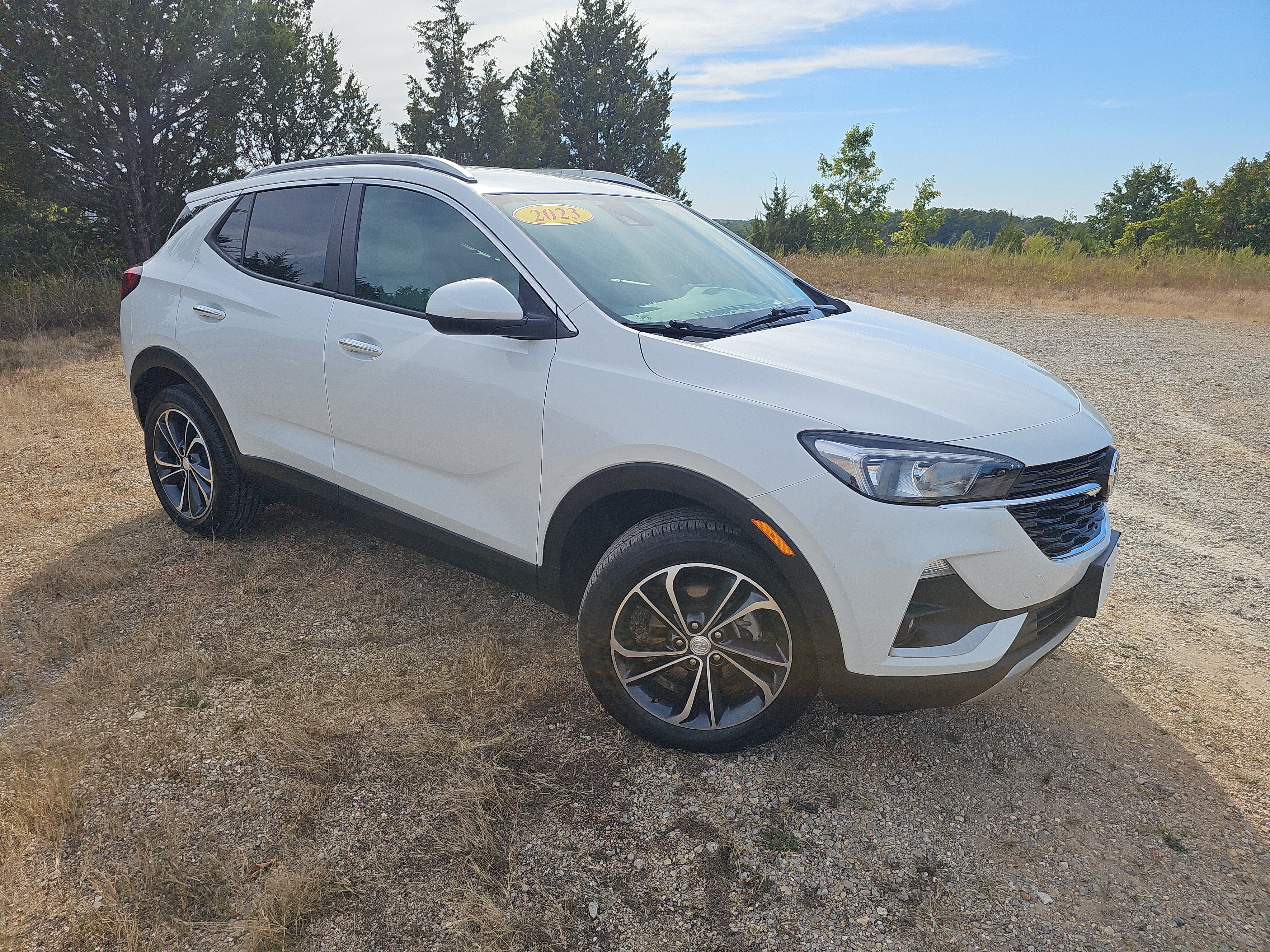 Used 2023 Buick Encore GX Select w/ Safety Package II AWD/4WD image 2