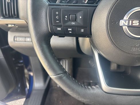 Used 2022 Nissan Pathfinder SL w/ SL Black Package AWD/4WD image 17