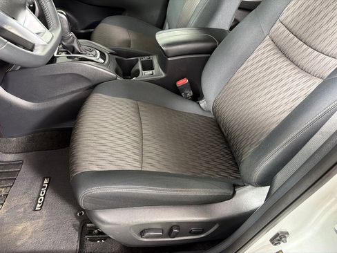 Used 2017 Nissan Rogue SV image 11