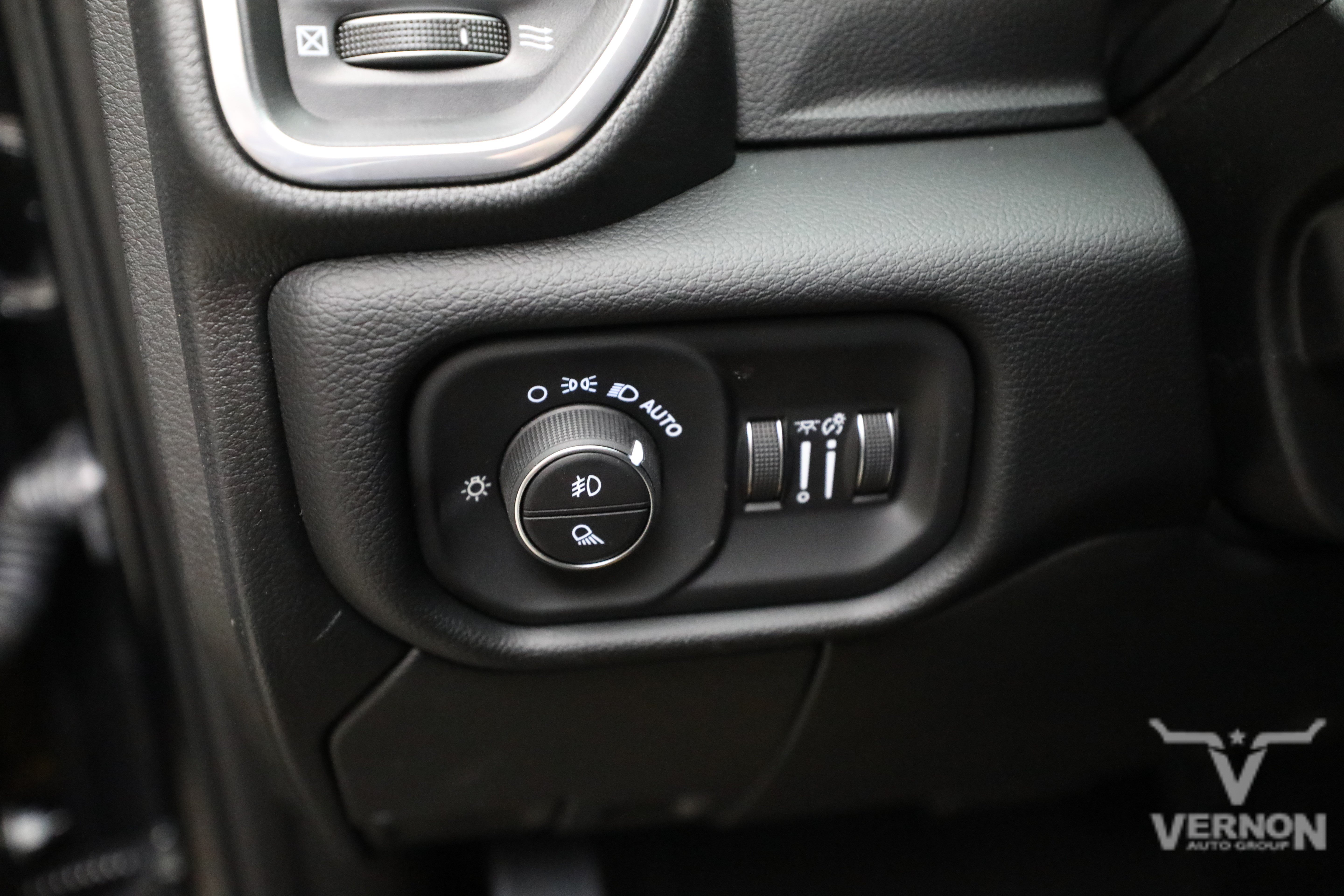 New 2026 RAM 3500 Laramie AWD/4WD image 16