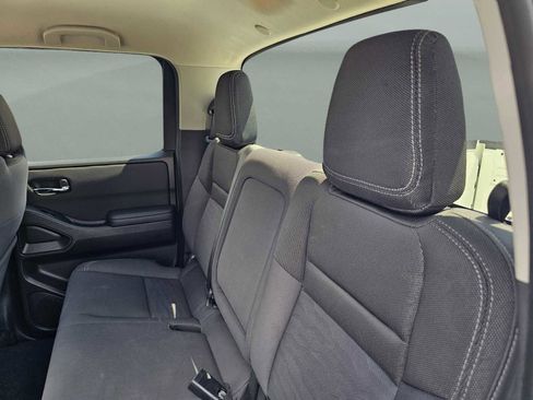 Used 2024 Nissan Frontier SV image 33