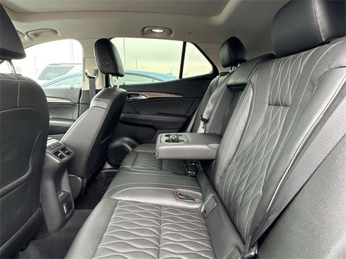 Used 2021 Buick Envision Avenir w/ Technology Package II image 9