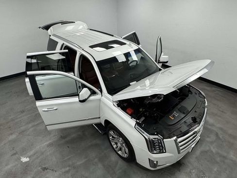Used 2018 Cadillac Escalade Premium Luxury AWD/4WD image 14