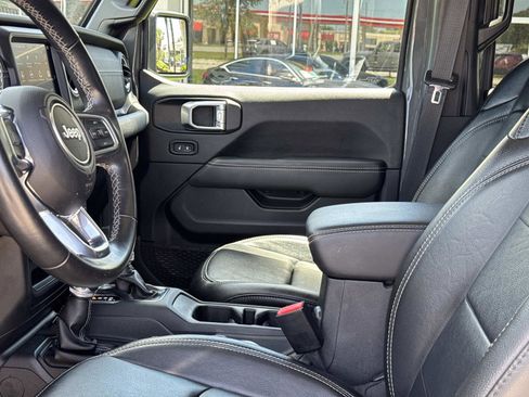 Used 2022 Jeep Wrangler Unlimited Sahara w/ Safety Group AWD/4WD image 16