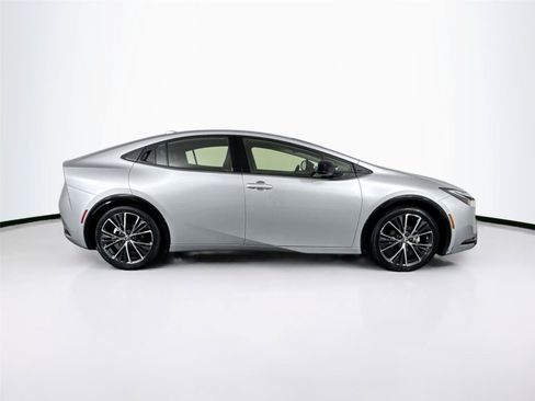 Certified 2025 Toyota Prius XLE FWD image 11