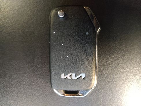 Used 2023 Kia Sorento LX AWD/4WD image 32