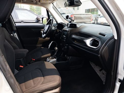 Used 2018 Jeep Renegade Latitude FWD image 23