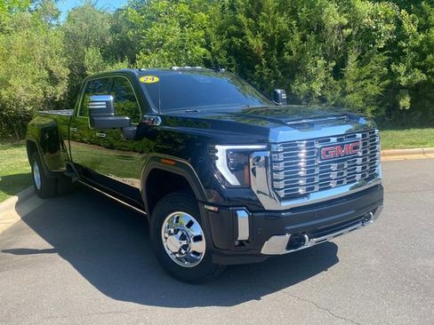 Used 2024 GMC Sierra 3500 Denali w/ Denali Reserve Package AWD/4WD image 1