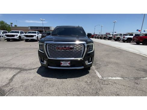 Used 2023 GMC Yukon XL Denali AWD/4WD image 3