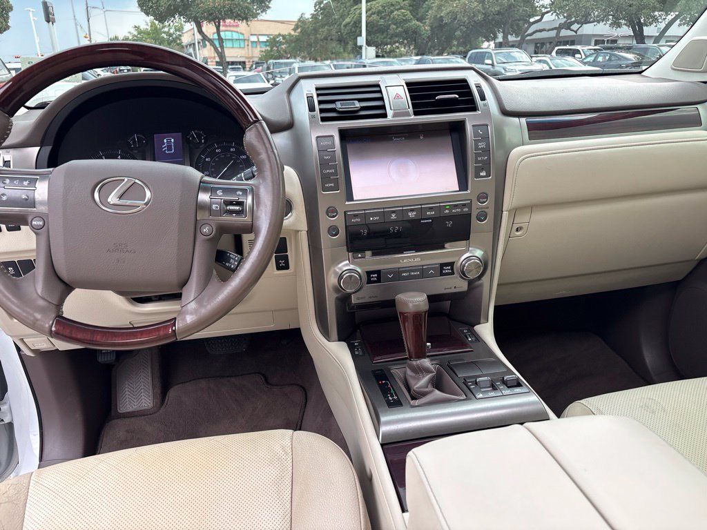 Used 2016 Lexus GX 460 w/ Premium Package AWD/4WD image 17
