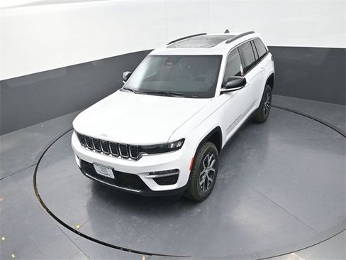 New 2025 Jeep Grand Cherokee Limited w/ Luxury Tech Group II image 11