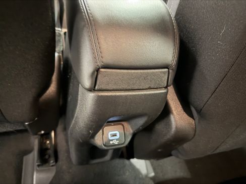 Used 2018 Jeep Renegade Altitude image 29