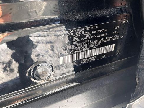 Used 2022 Toyota Venza LE image 21