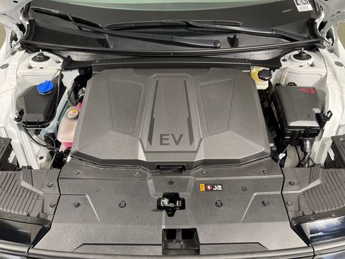 Used 2025 Hyundai Ioniq 5 SEL image 9