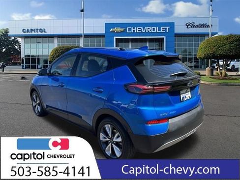 Used 2022 Chevrolet Bolt EUV LT w/ Convenience Package FWD image 7