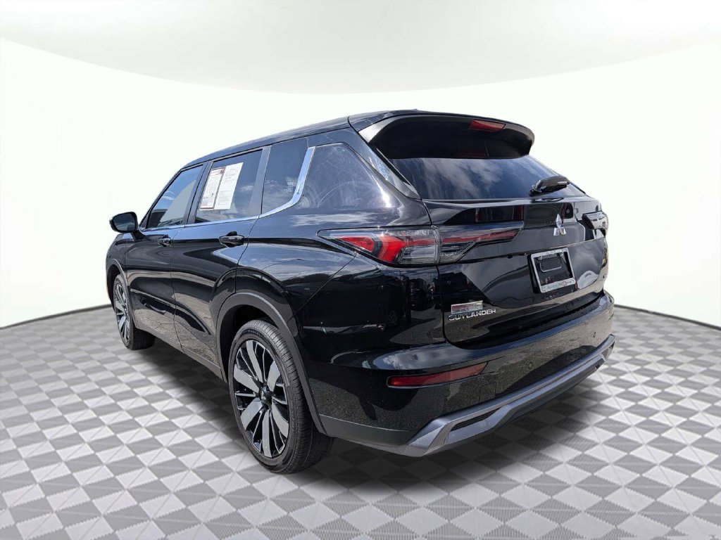 Used 2025 Mitsubishi Outlander SE FWD image 5