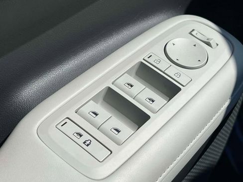 Used 2025 Hyundai Santa Fe SEL FWD image 25