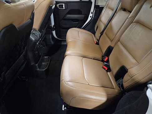 Used 2023 Jeep Wrangler Unlimited Rubicon image 16