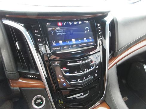 Used 2016 Cadillac Escalade ESV Luxury AWD/4WD image 31