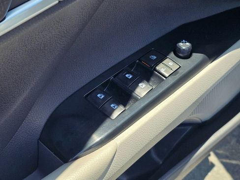 Used 2019 Toyota Camry SE w/ Carpet Mat Package FWD image 24