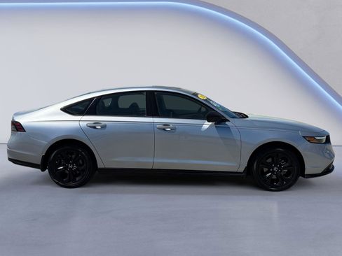 Used 2025 Honda Accord SE image 2