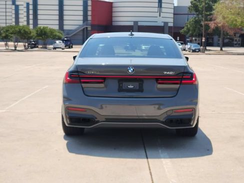 Used 2022 BMW 740i w/ M Sport Package RWD image 6