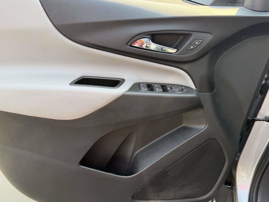 Used 2024 Chevrolet Equinox LS FWD image 24