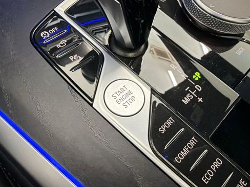 Used 2022 BMW X7 xDrive40i w/ M Sport Package image 24