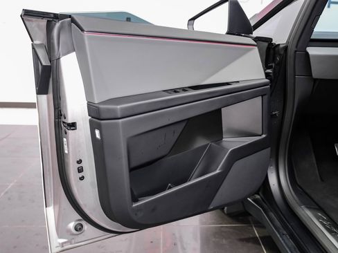 Used 2024 Tesla Cybertruck AWD Crew Cab image 40