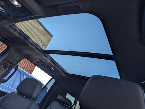 Used 2025 Chevrolet Suburban Z71 w/ Comfort Package image 15