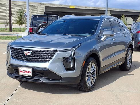 Used 2025 Cadillac XT4 Premium Luxury image 4