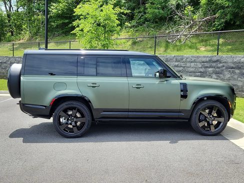 New 2026 Land Rover Defender 130 X-Dynamic SE AWD/4WD image 11