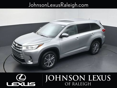 Used 2018 Toyota Highlander XLE AWD/4WD image 26