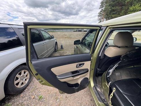 Used 2013 Kia Soul ! w/ Premium Pkg FWD image 24