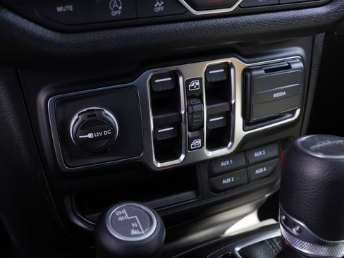 New 2026 Jeep Gladiator Sport AWD/4WD image 15