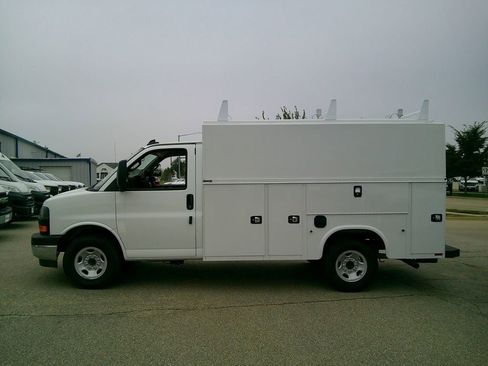 New 2025 GMC Savana 3500 w/ Power Convenience Package image 4