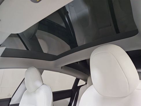 Used 2021 Tesla Model 3 Standard Range Plus image 19