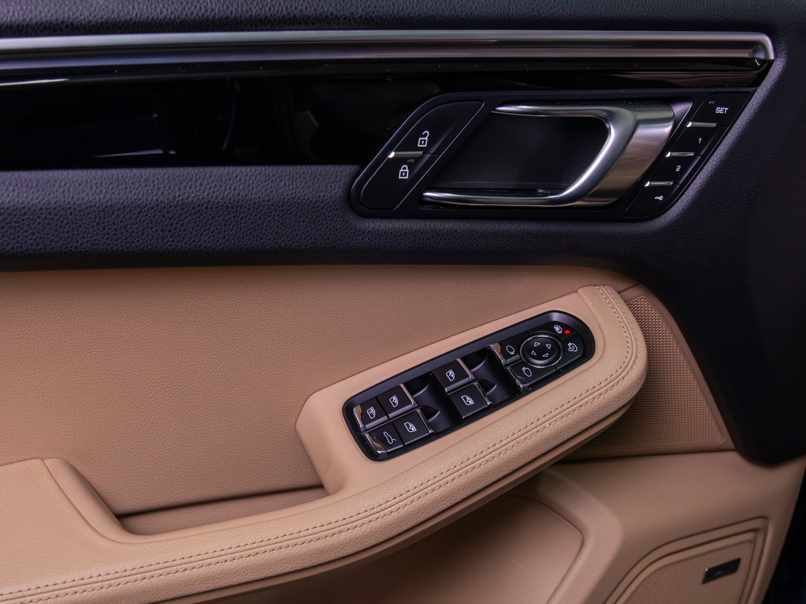 Used 2020 Porsche Macan AWD/4WD image 18