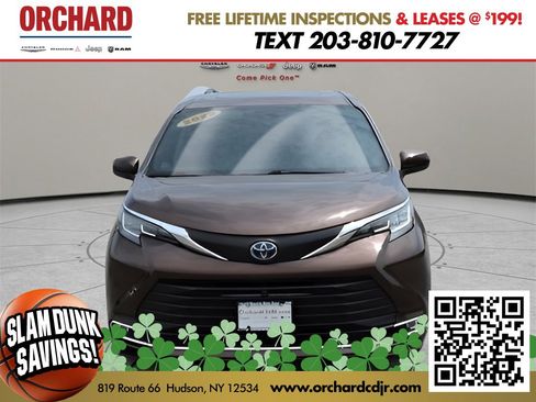 Used 2022 Toyota Sienna XLE image 8