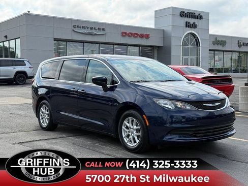 Used 2017 Chrysler Pacifica LX FWD image 1