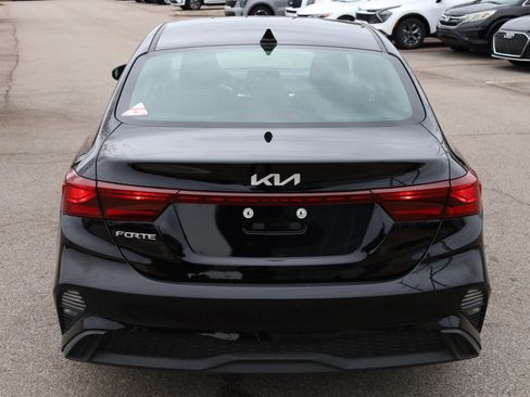 Used 2023 Kia Forte LXS w/ LXS Technology Package image 4