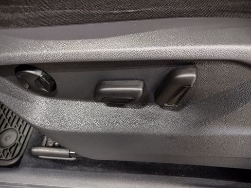 Used 2019 Volkswagen Tiguan SE w/ Panoramic Sunroof Package image 23